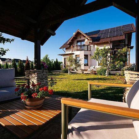 Casa Dora Hotel Suceava Bagian luar foto